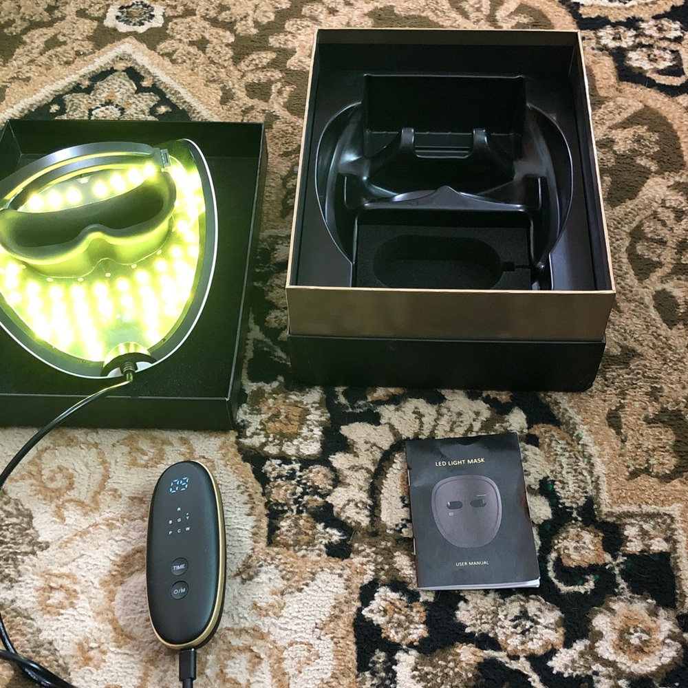 LED LIGHT MASK - Picture 9 of 10